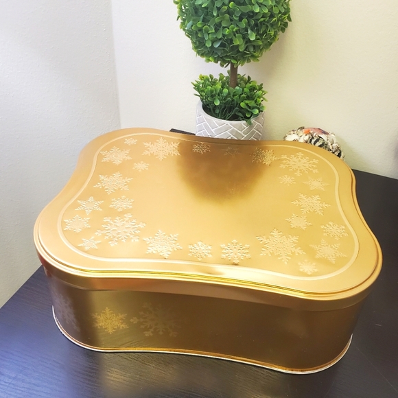 Christmas Tin Box - Picture 1 of 5